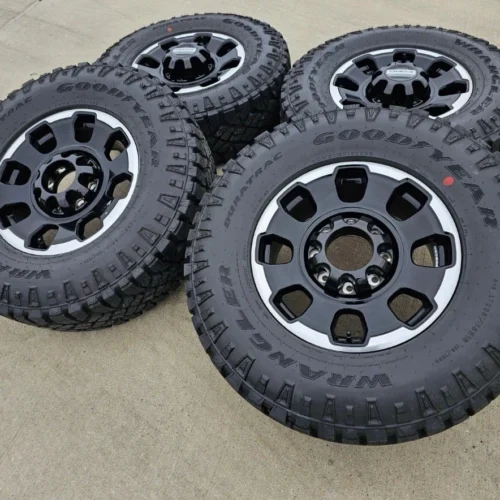 Ford F-250 F-350 Tremor 2025 Black OEM 18” Wheels TPMS 35″ Tires Platinum Lariat.